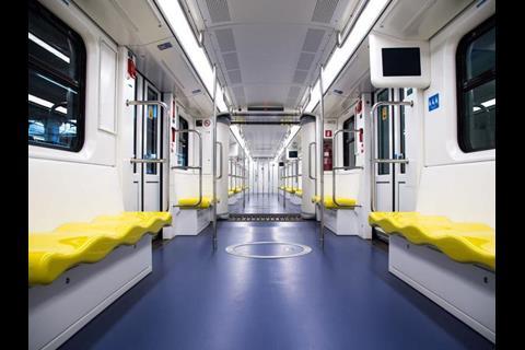 tn_it-milano_line_m2_leonardo_train_interior.jpg